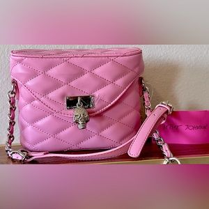 Valentine’s Day Pink quilted bag with silver skull head charm with heart eyes 😍